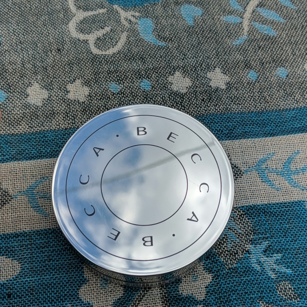 Hydra-mist set and refresh powder